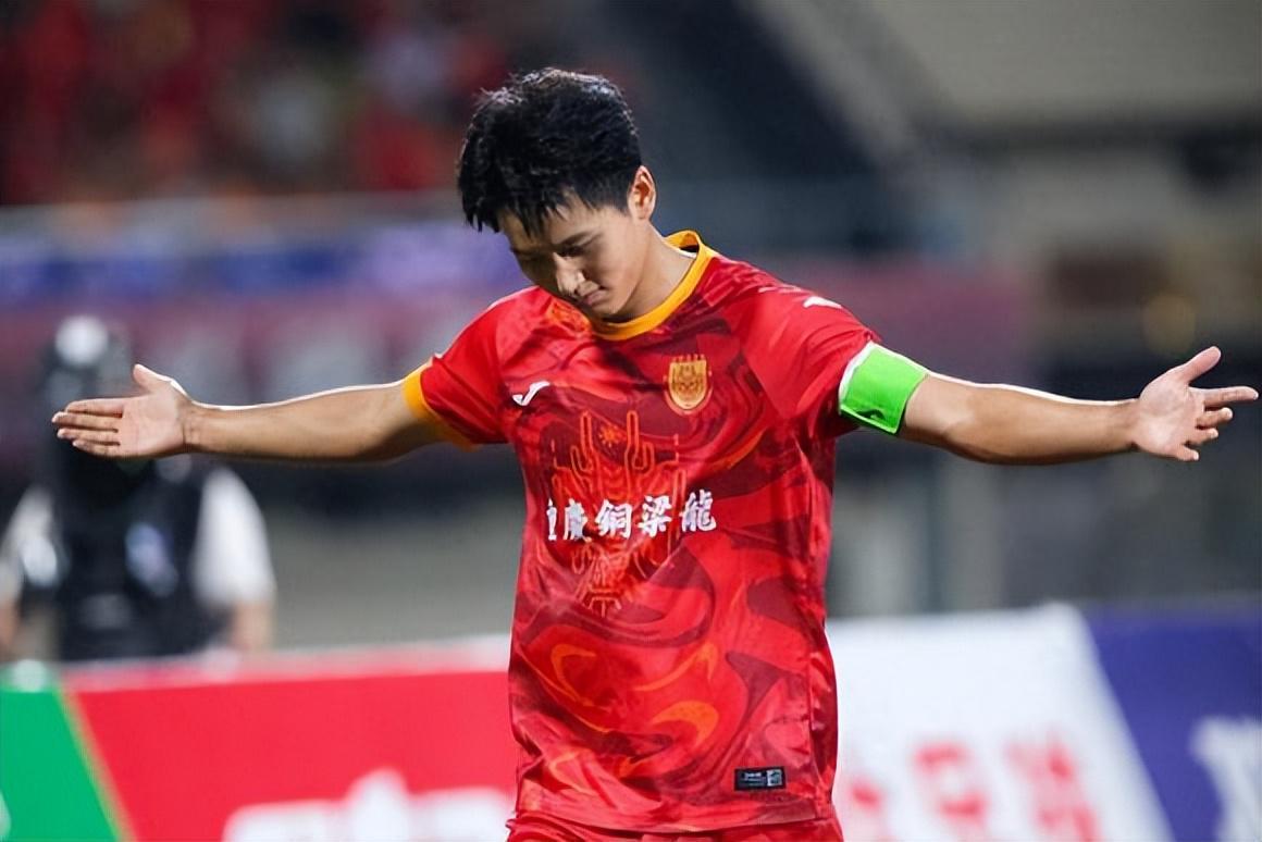 足球直播-向余望和李镇全亮相新去处！已抽出“渝超”8强对阵，引发热议